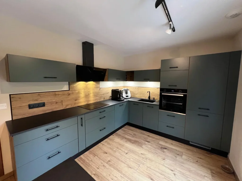 Cuisine, dressing, salle de bain ou mobilier : découvrez nos services d’aménagement intérieur sur mesure.
