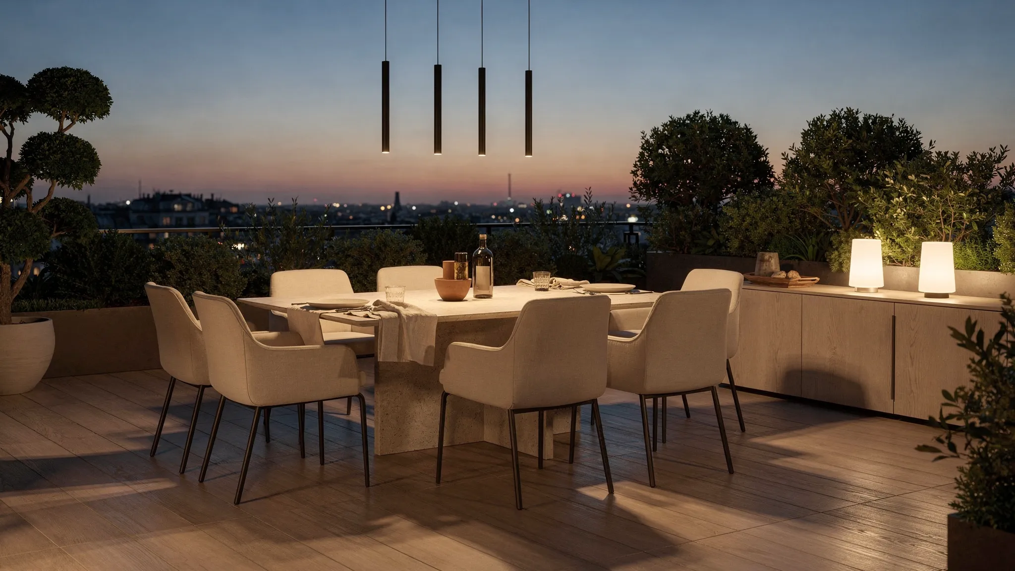 Salle à manger d'extérieur, ambiance lumineuse du soir — Laure Cuisines et Meubles